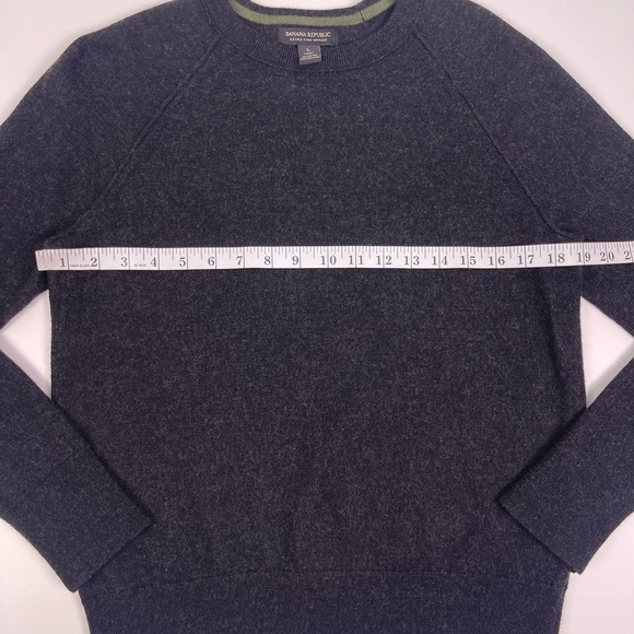 Banana Republic Men's Dark Gray Merino Wool Crewneck Sweater - Picture 9 of 10